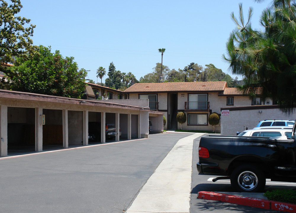 264 Avalon Dr in Vista, CA - Foto de edificio