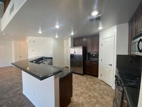 10644 Valley Edge Ct in Las Vegas, NV - Building Photo - Building Photo