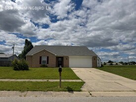 684 Hummingbird Ln in Whiteland, IN - Building Photo