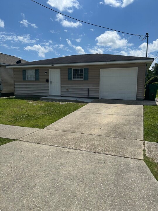 2920 Hero Dr in Gretna, LA - Foto de edificio