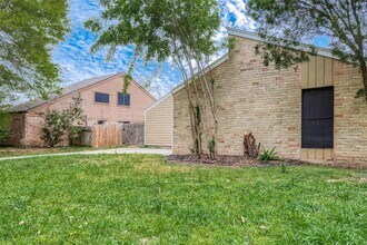 15910 Tumbling Rapids Dr in Houston, TX - Building Photo - Building Photo