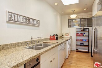 311 Ocean Ave-Unit -305 in Santa Monica, CA - Foto de edificio - Building Photo