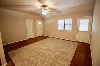 946 E 3rd St in Weatherford, TX - Building Photo - Building Photo