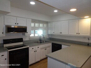 901 Fairhaven St NE in Palm Bay, FL - Building Photo - Building Photo