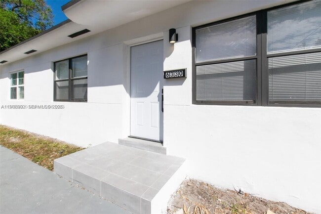 6330 NE 1st Pl in Miami, FL - Building Photo - Building Photo