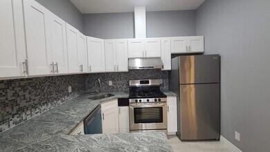 100 Griffith St, Unit 3L in Jersey City, NJ - Foto de edificio - Building Photo