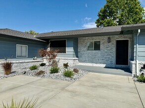 3858 Whizan St in Sacramento, CA - Building Photo - Building Photo