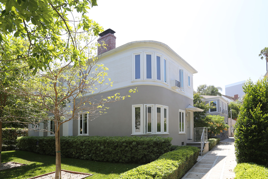 1215 Beverly Green Dr in Beverly Hills, CA - Building Photo