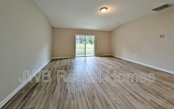 5628 Ortega Farms Blvd in Jacksonville, FL - Building Photo - Building Photo