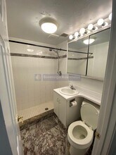 525 W 49th St-Unit -B in New York, NY - Foto de edificio - Building Photo