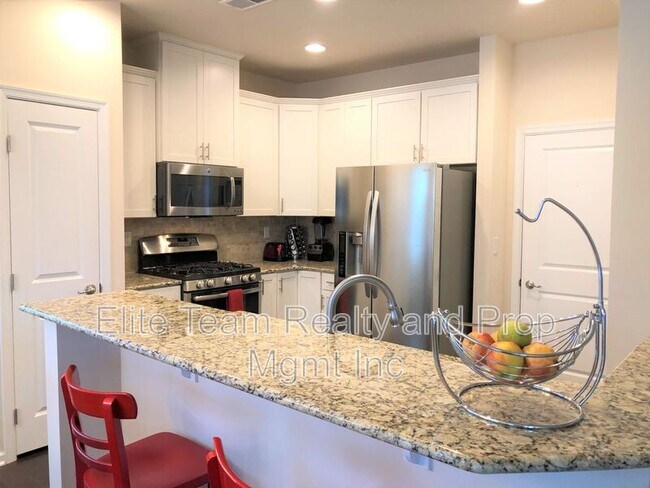1913 Fleetwood Dr in Charlotte, NC - Building Photo - Building Photo
