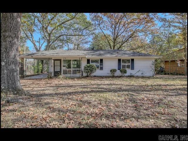 property at 3 N Meadowcliff Cir