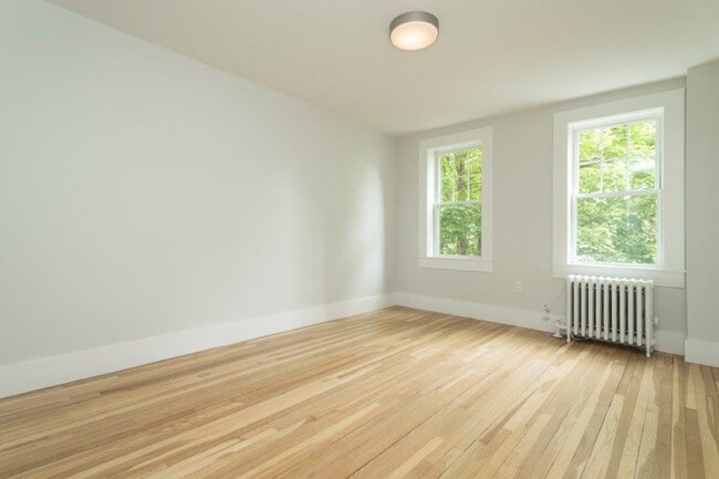 280 Chestnut Ave, Unit 4