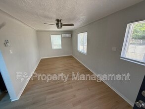 706 La Poblana Rd NW in Albuquerque, NM - Building Photo - Building Photo