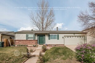 5004 S Richfield Cir in Aurora, CO - Building Photo