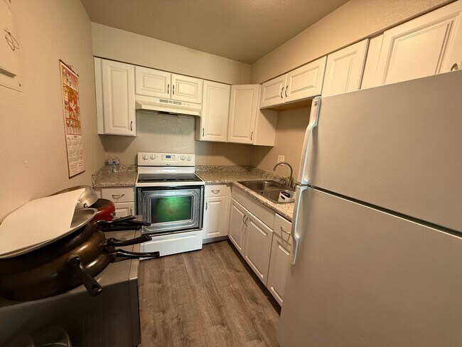 107 University Dr, Unit 201` in Colorado Springs, CO - Building Photo - Building Photo