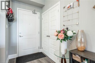 610 Farmstead Dr in Milton, ON - Building Photo - Building Photo