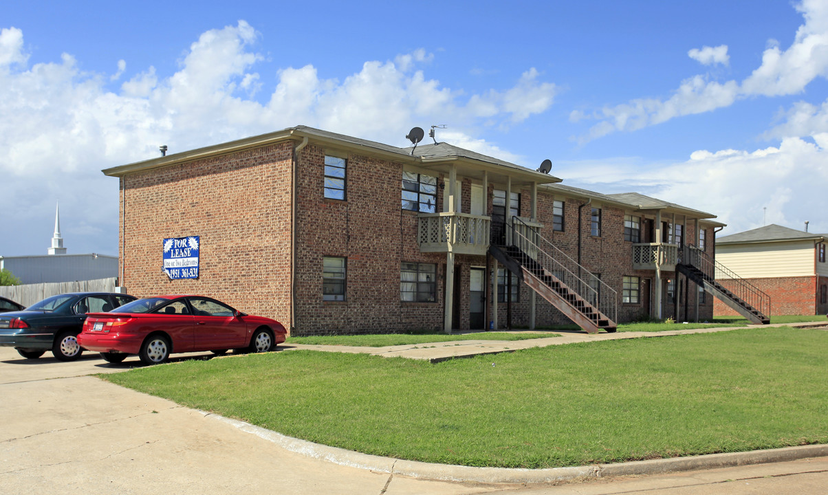 Westchester Way Apartments in Mustang, OK - Foto de edificio