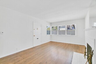 2935 Westwood Blvd in Los Angeles, CA - Building Photo - Building Photo