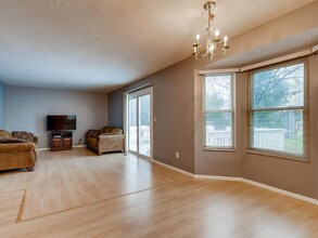 6593 Delburn Ct in Dublin, OH - Foto de edificio - Building Photo