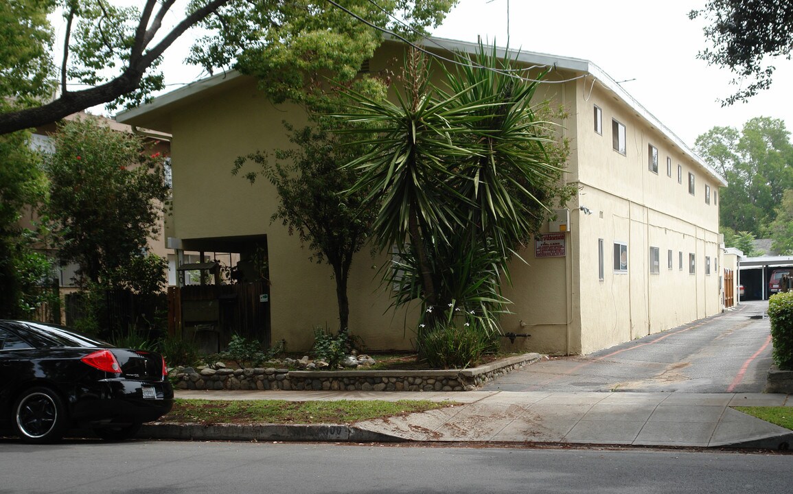 100 N Grand Oaks Ave in Pasadena, CA - Building Photo