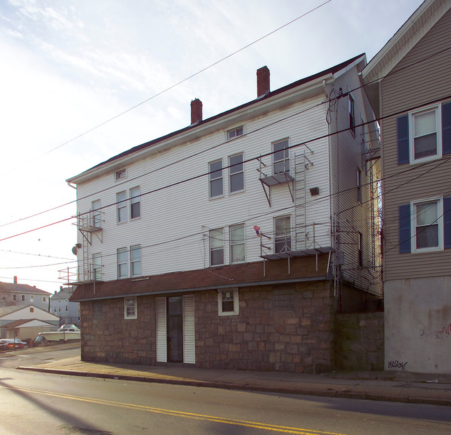 219 Rodman St in Fall River, MA - Foto de edificio - Building Photo