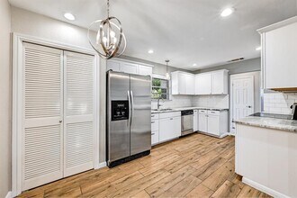 9403 Longvale Dr in Austin, TX - Building Photo - Building Photo