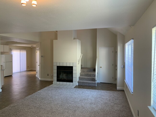 2751 Revere Ln in Chico, CA - Building Photo - Building Photo