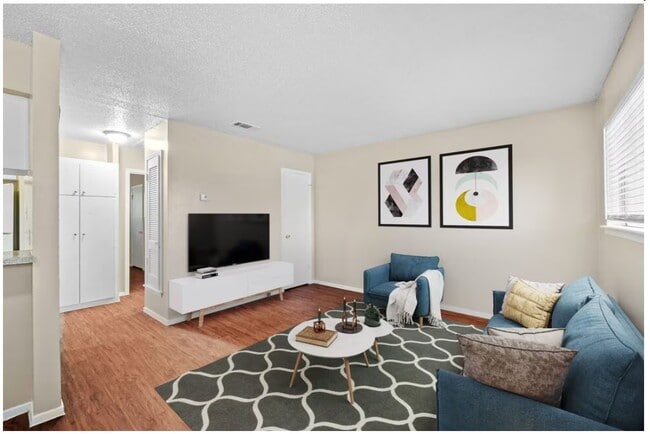 Dryfield Apartments in Austin, TX - Foto de edificio - Building Photo