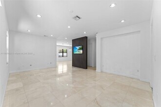 870 NE 191st St in Miami, FL - Building Photo - Building Photo