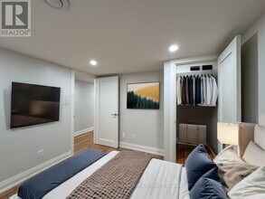 18 Sunset Trail in Toronto, ON - Building Photo - Building Photo