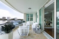 500 SE 5th Ave in Boca Raton, FL - Foto de edificio - Building Photo