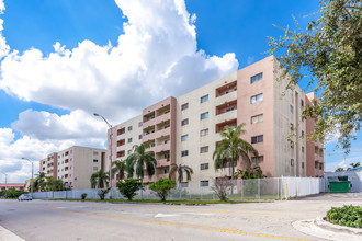 Valencia Towers in Hialeah, FL - Building Photo - Building Photo