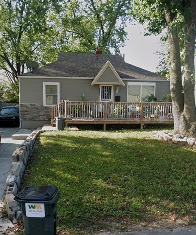 property at 2425 Greeley Ave