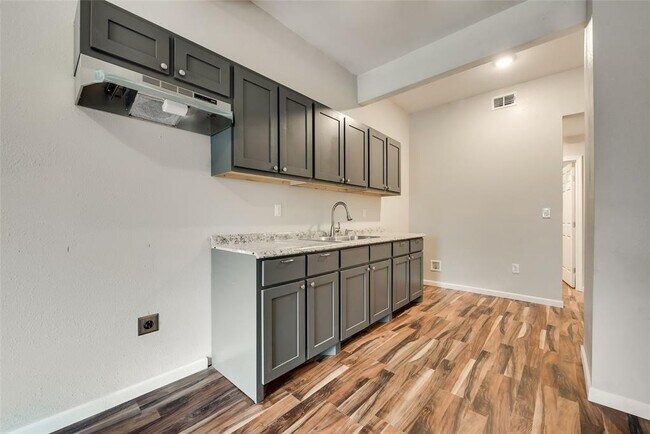 2932 Haynie St-Unit -B in Fort Worth, TX - Building Photo - Building Photo