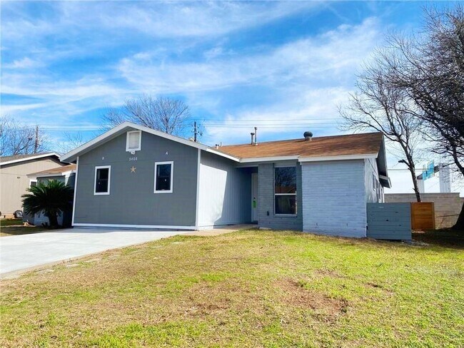 3408 Lynridge Dr in Austin, TX - Building Photo - Building Photo