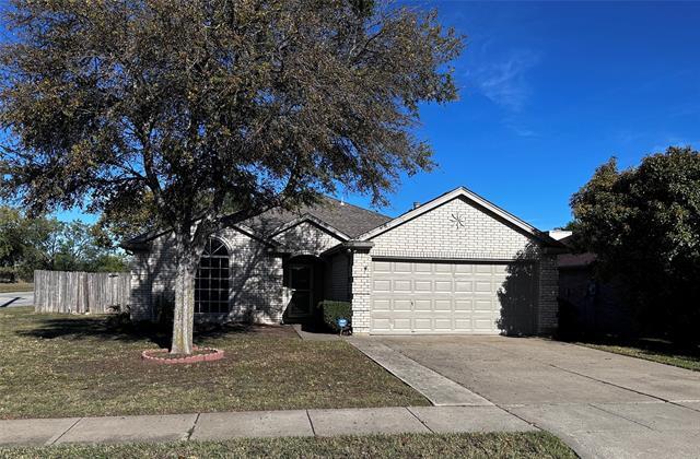 1140 Roundrock Dr in Saginaw, TX - Foto de edificio - Building Photo