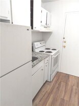 25 Brooks Ave in Quincy, MA - Building Photo