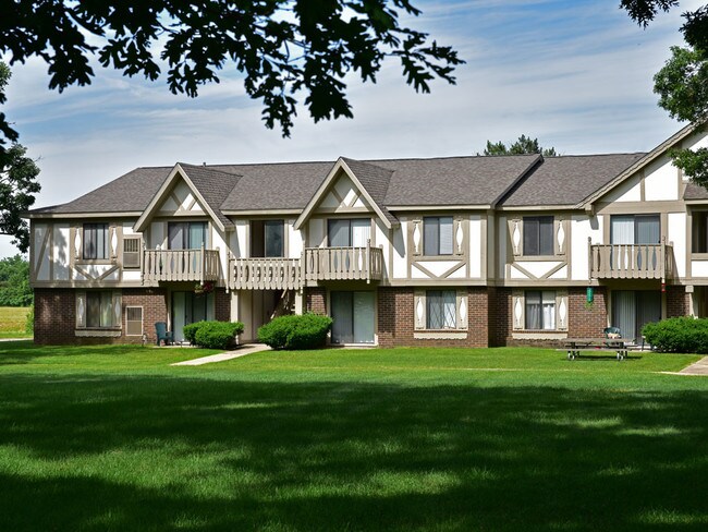 Great Oaks Apartments in Rockford, IL - Foto de edificio - Building Photo