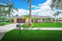 10460 SW 16th Pl in Davie, FL - Foto de edificio - Building Photo