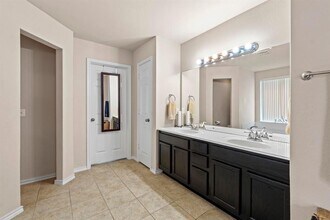 525 Golden Creek Dr in Round Rock, TX - Building Photo - Building Photo