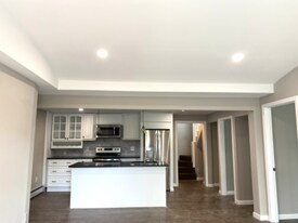 205 West St in Walpole, MA - Building Photo