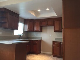 2010 Morgan Ln in Redondo Beach, CA - Building Photo