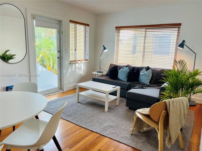 8036 Harding Ave in Miami Beach, FL - Foto de edificio - Building Photo