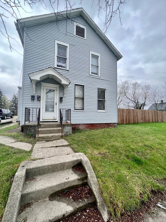 2422 New Haven Ave in Fort Wayne, IN - Building Photo