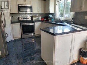 700 Peter Robertson Blvd in Brampton, ON - Building Photo - Building Photo