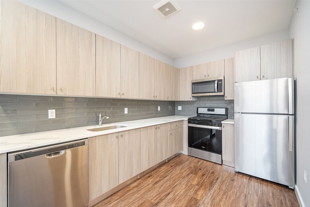 662 Avenue C-Unit -#508 in Bayonne, NJ - Building Photo