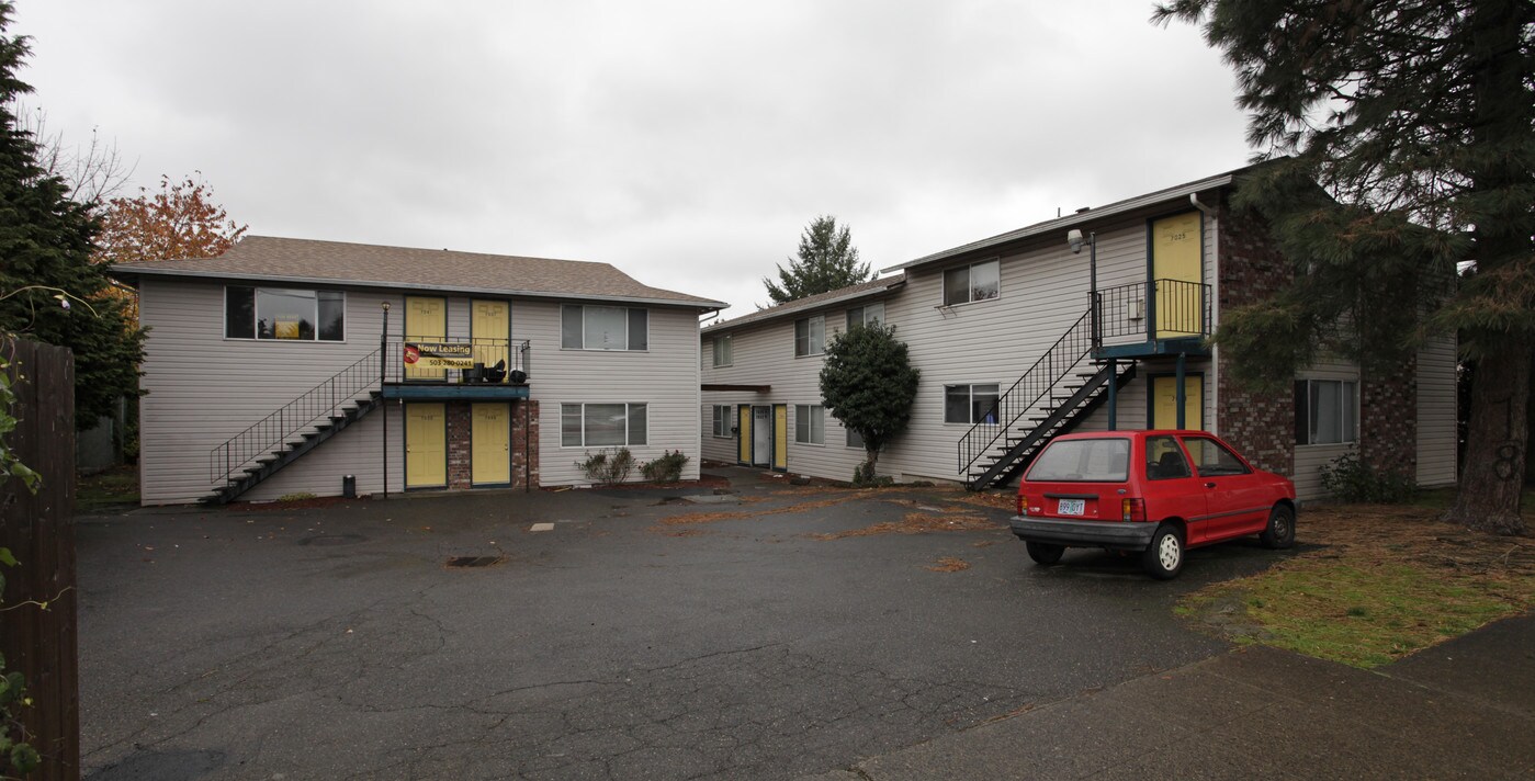 7023-7041 N Fessenden St in Portland, OR - Building Photo