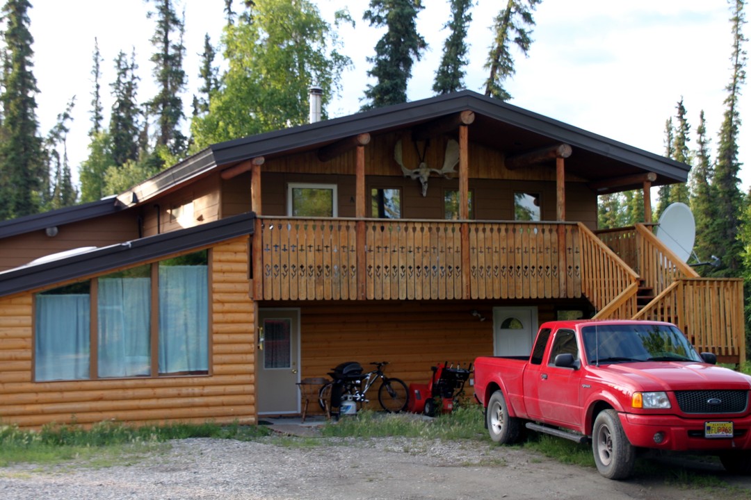 1275 Dolphin Way in Fairbanks, AK - Building Photo