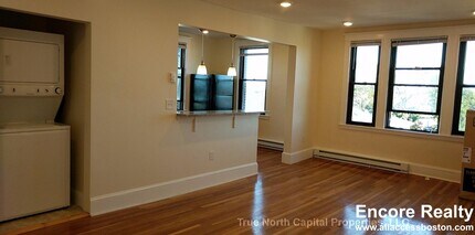375 Broadway, Unit 11 in Cambridge, MA - Building Photo - Building Photo